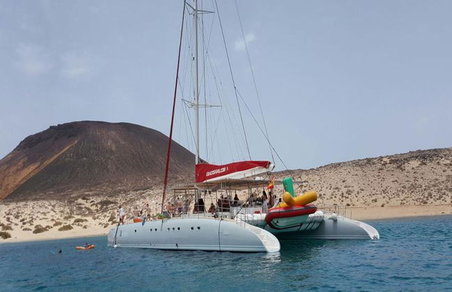 La Graciosa Island via Catamaran - Photo 4
